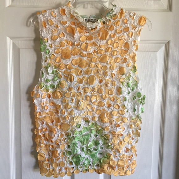 Sleeveless color trend top with fun artistic flare - Picture 1 of 10